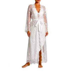 In Bloom by Janquil Scalloped Lace Robe in white. Size small.